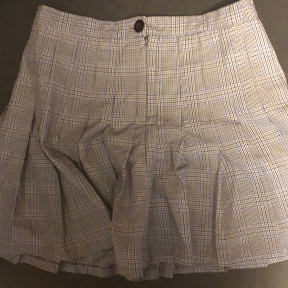 Mini stylish skirt - Picture 2 of 3